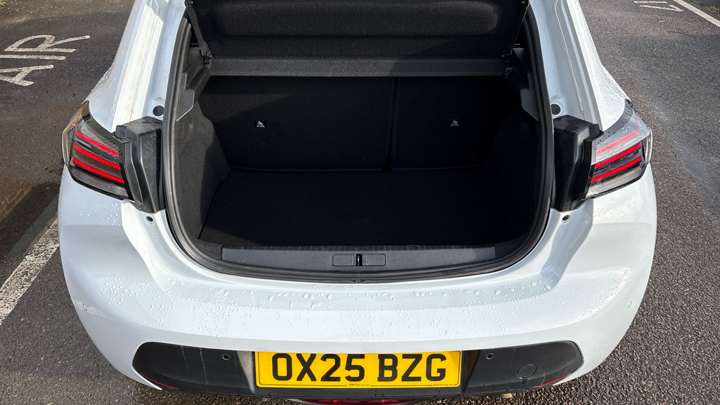 Peugeot 208 Style White #4