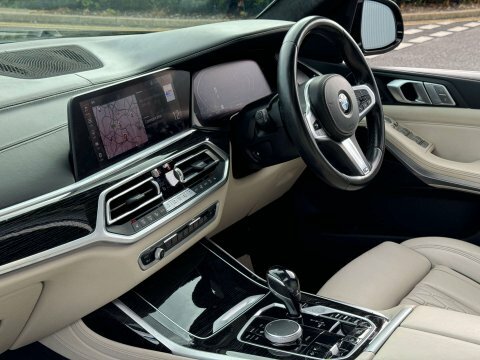BMW X7 3.0 40I M LR69FUE Black #2