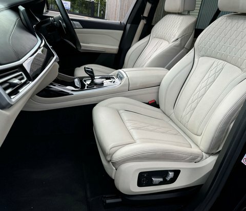 BMW X7 3.0 40I M LR69FUE Black #4