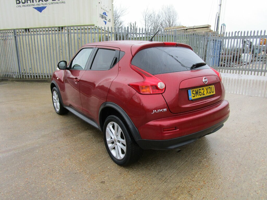 Nissan Juke 1.6 Acenta Premium Suv Euro 5 S SM62XDU Red #2