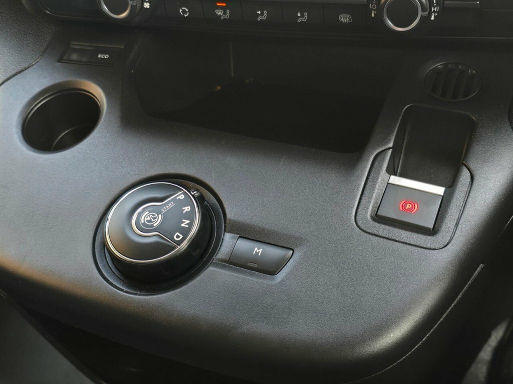 Toyota Proace City 1.5L Design White #4