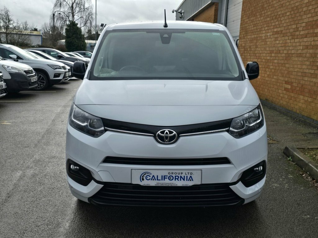 Toyota Proace City 1.5L Design White #6