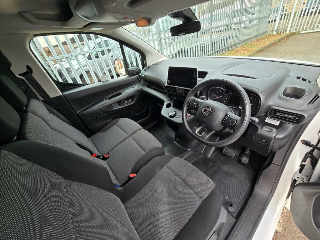 Toyota Proace City 1.5L Design White #2