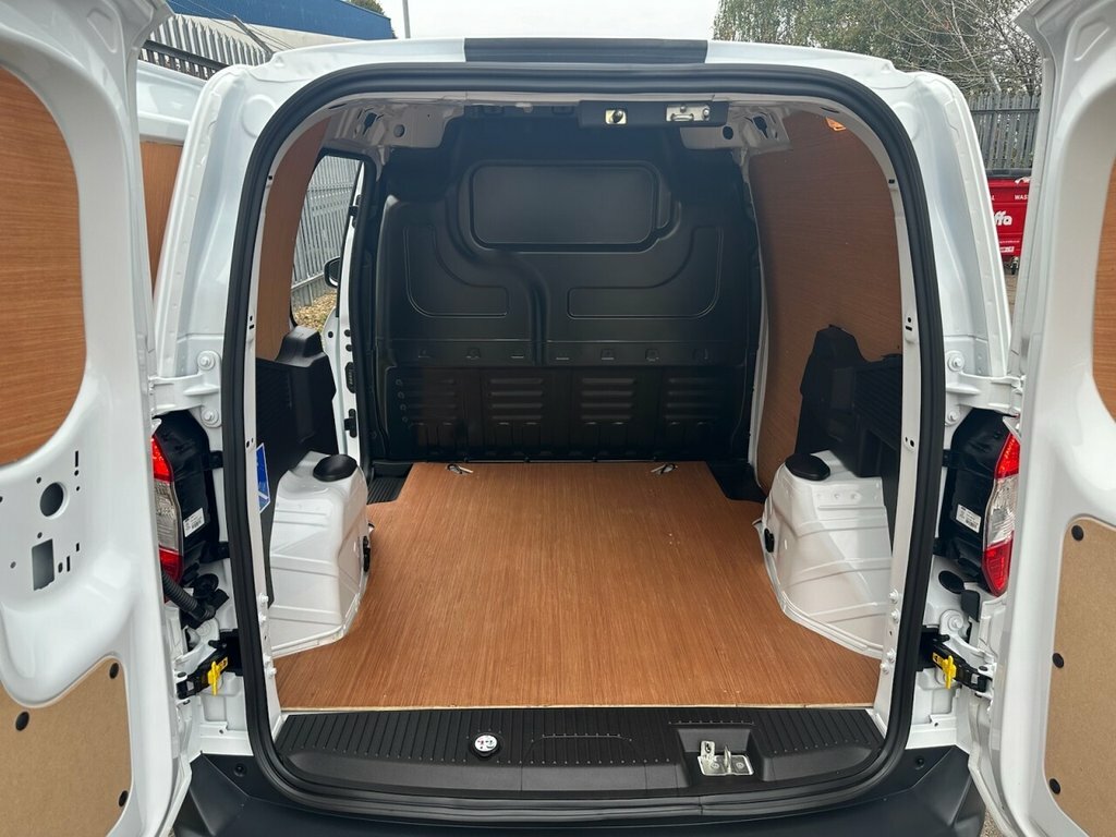 Ford Transit Courier 1.5L Limited LY23XXH White #3