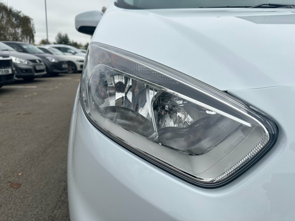 Ford Transit Courier 1.5L Limited LY23XXH White #4