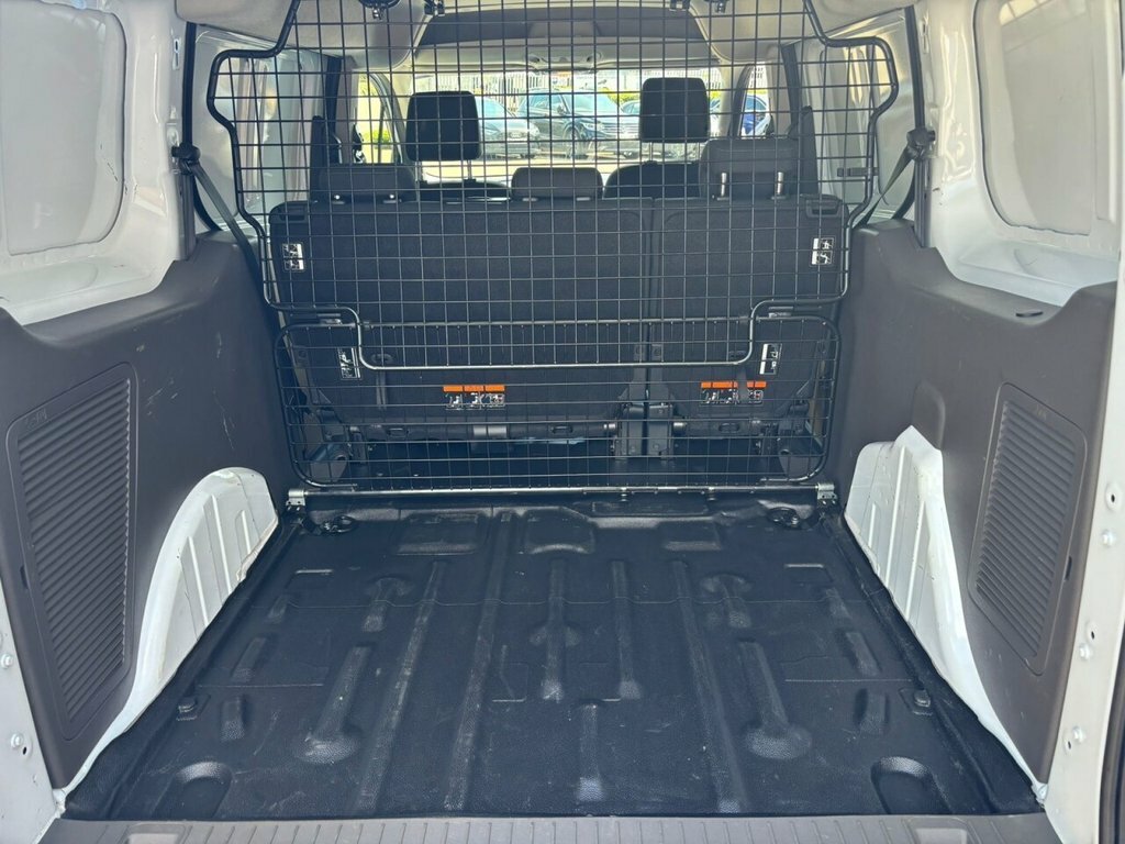 Ford Transit Connect Mpv EO23VHL White #4