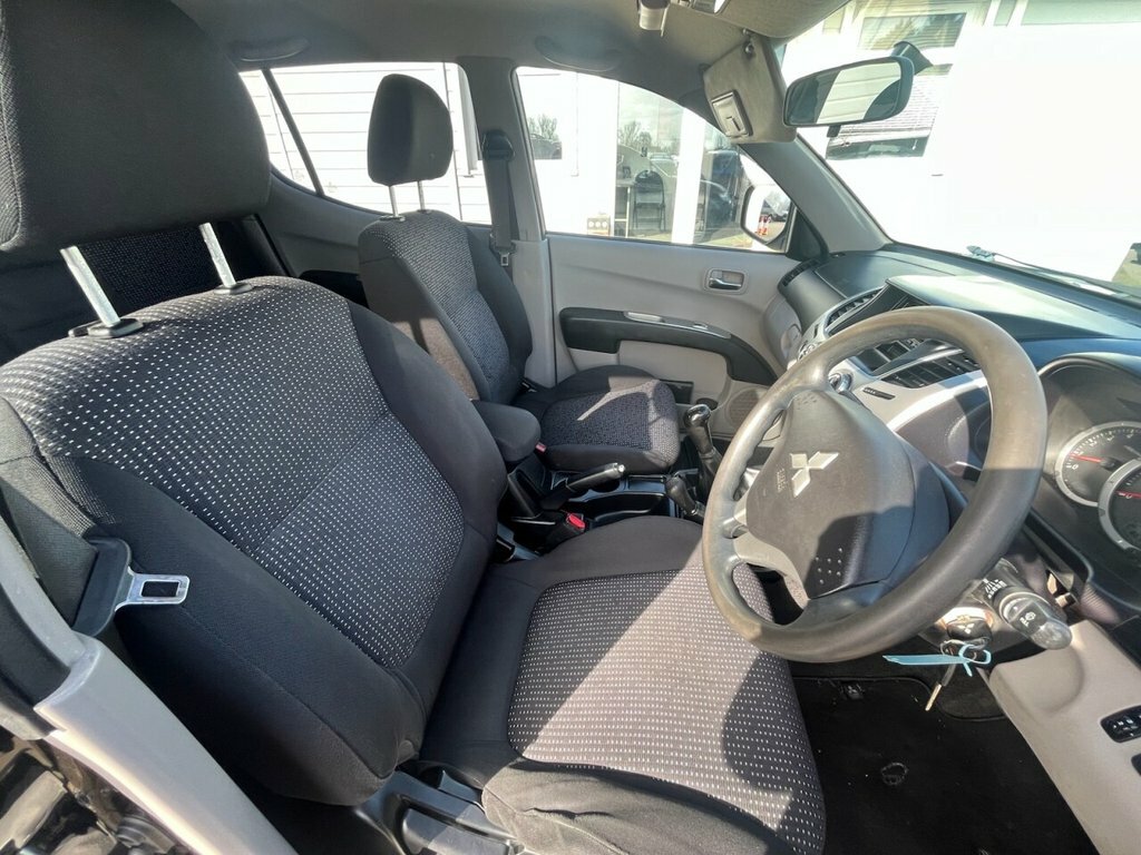 Mitsubishi L200 2.5L Trojan Black #5