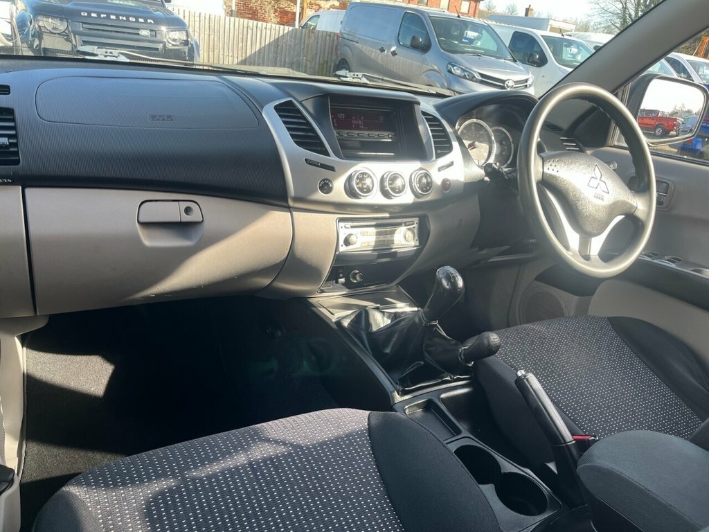 Mitsubishi L200 2.5L Trojan Black #3