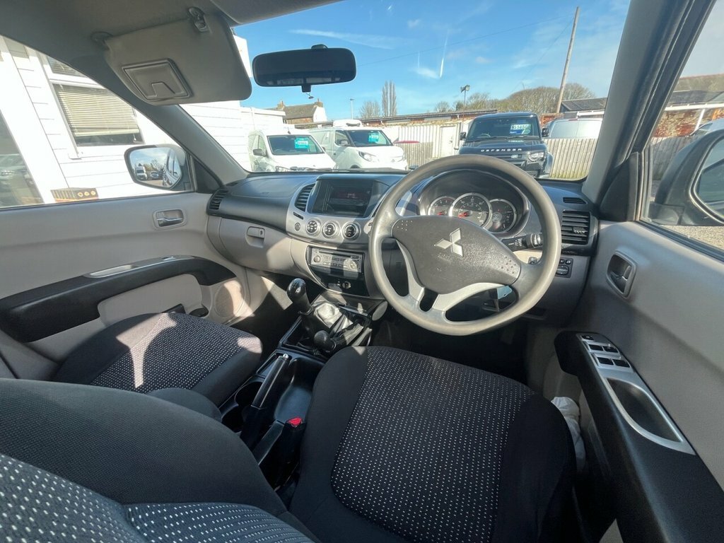 Mitsubishi L200 2.5L Trojan Black #2