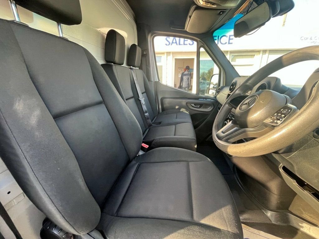 Mercedes-Benz Sprinter 2L Progressive PK70WEX White #3