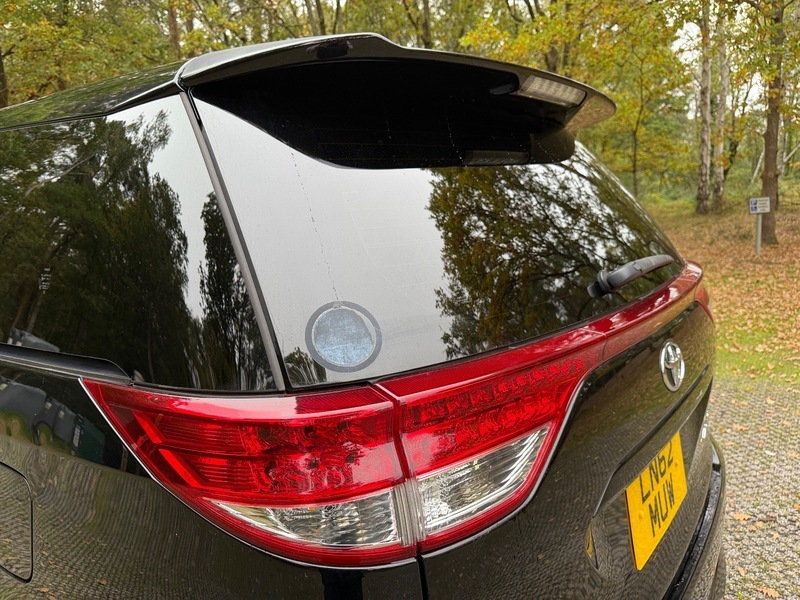 Toyota Estima   #41