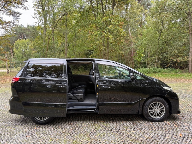 Toyota Estima   #39