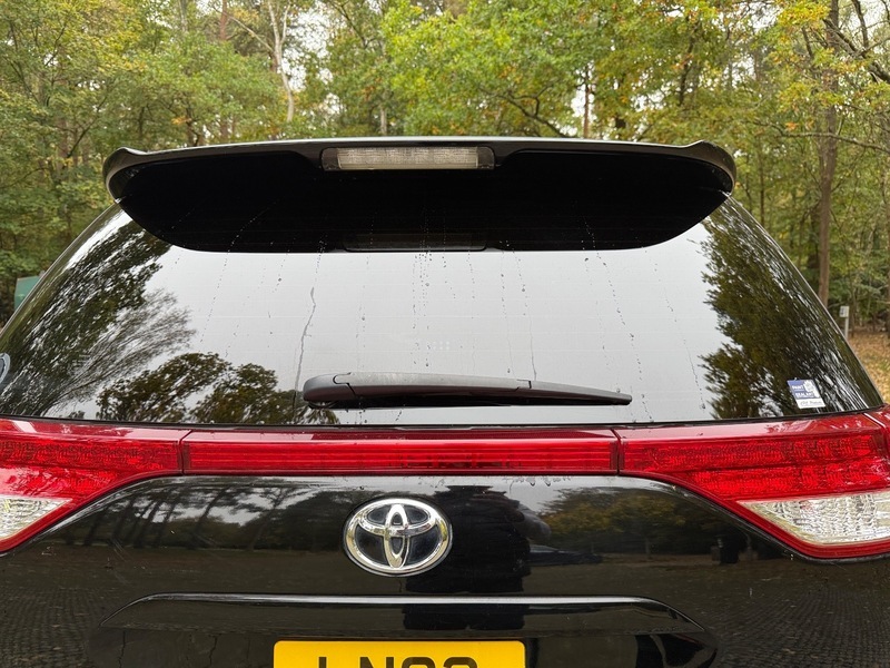 Toyota Estima   #42