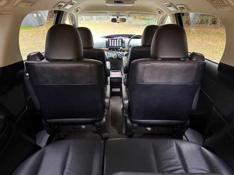 Toyota Estima   #21