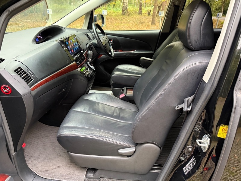 Toyota Estima   #17