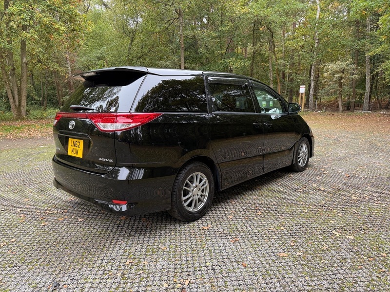 Toyota Estima   #9