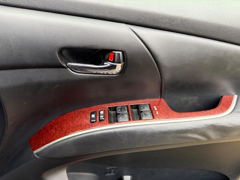 Toyota Estima   #48