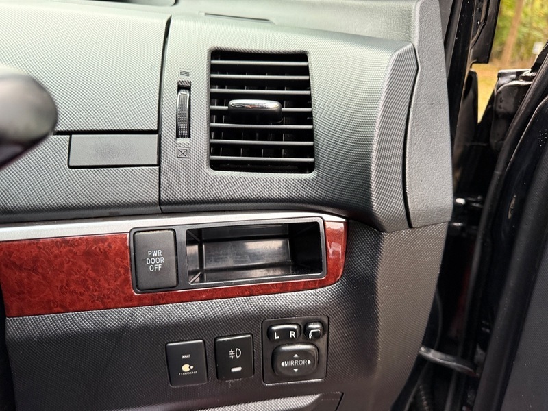 Toyota Estima   #35