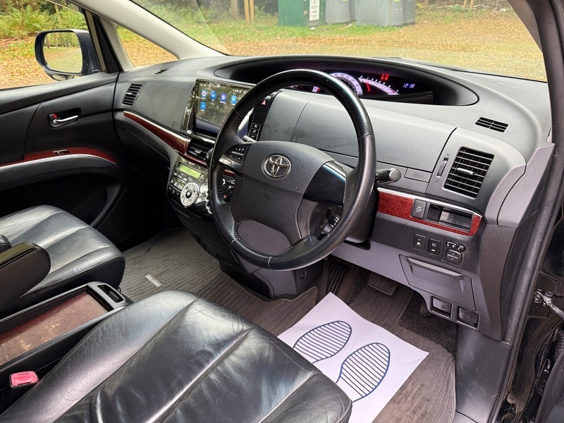Toyota Estima   #15