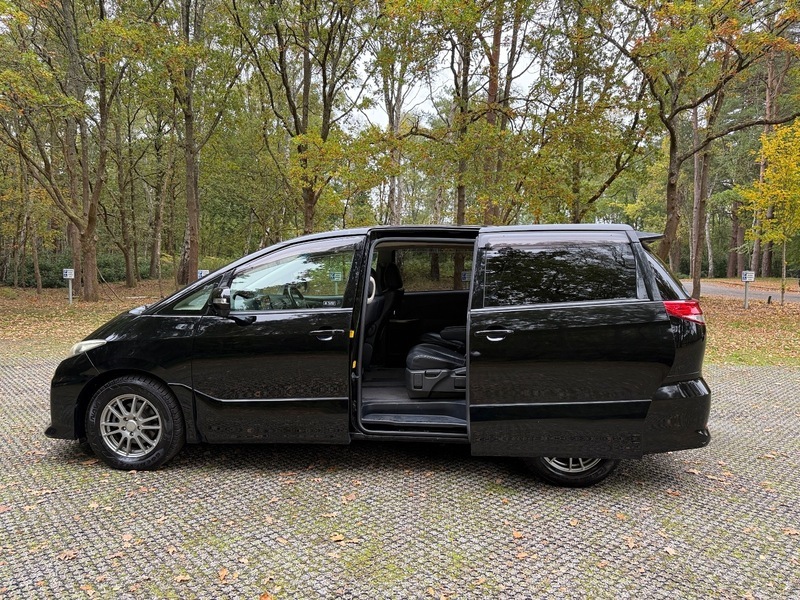 Toyota Estima   #40