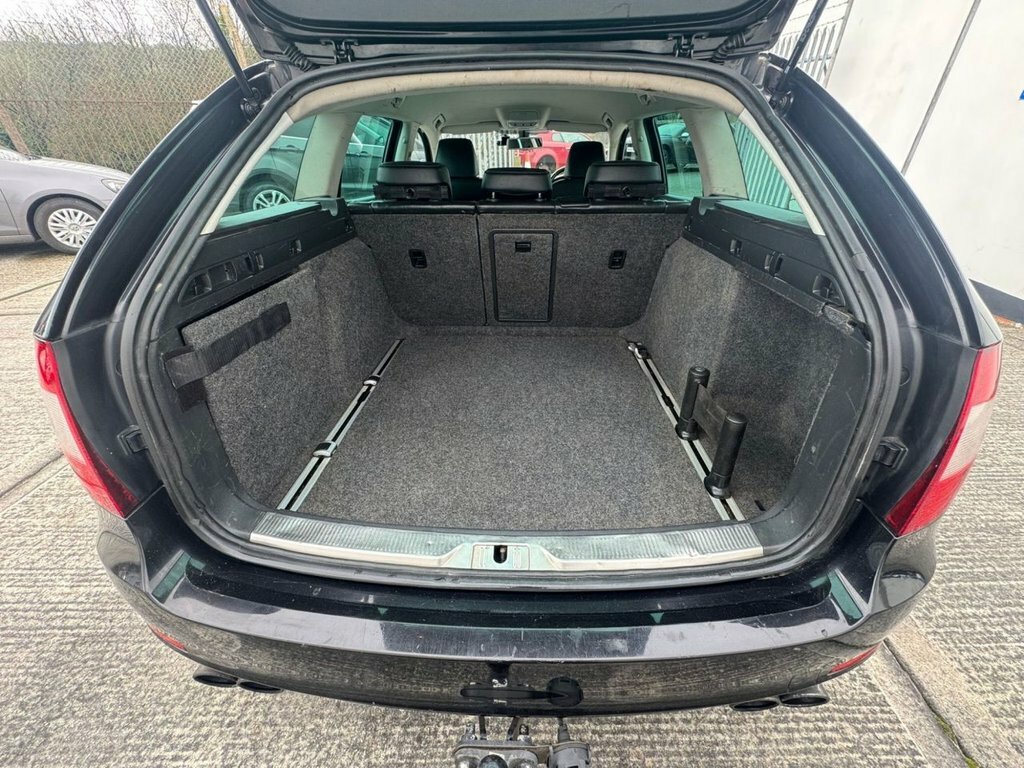 Skoda Superb 3.6L Elegance Black #5