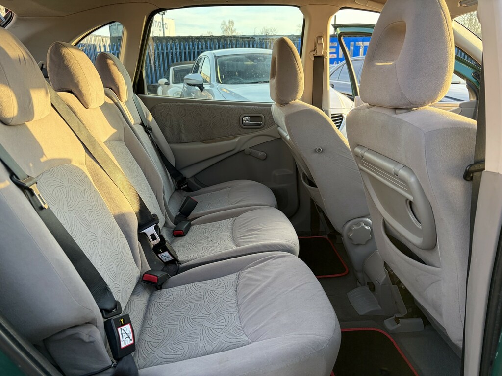 Nissan Almera Tino 1.8 Se Grey #14