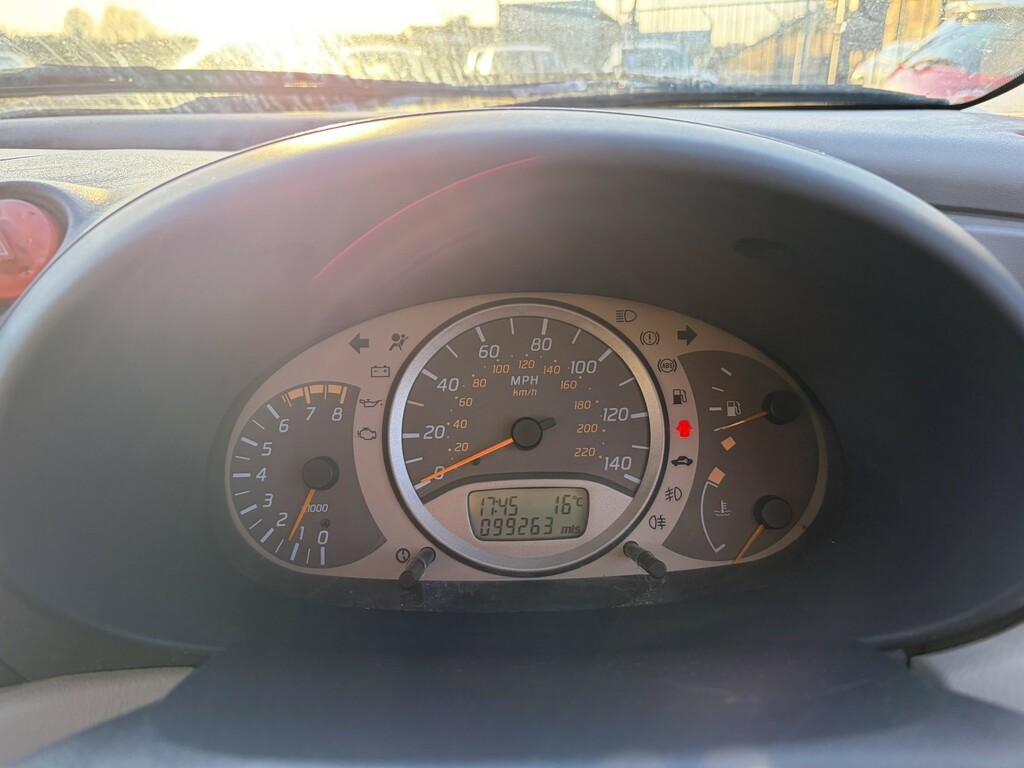 Nissan Almera Tino 1.8 Se Grey #11