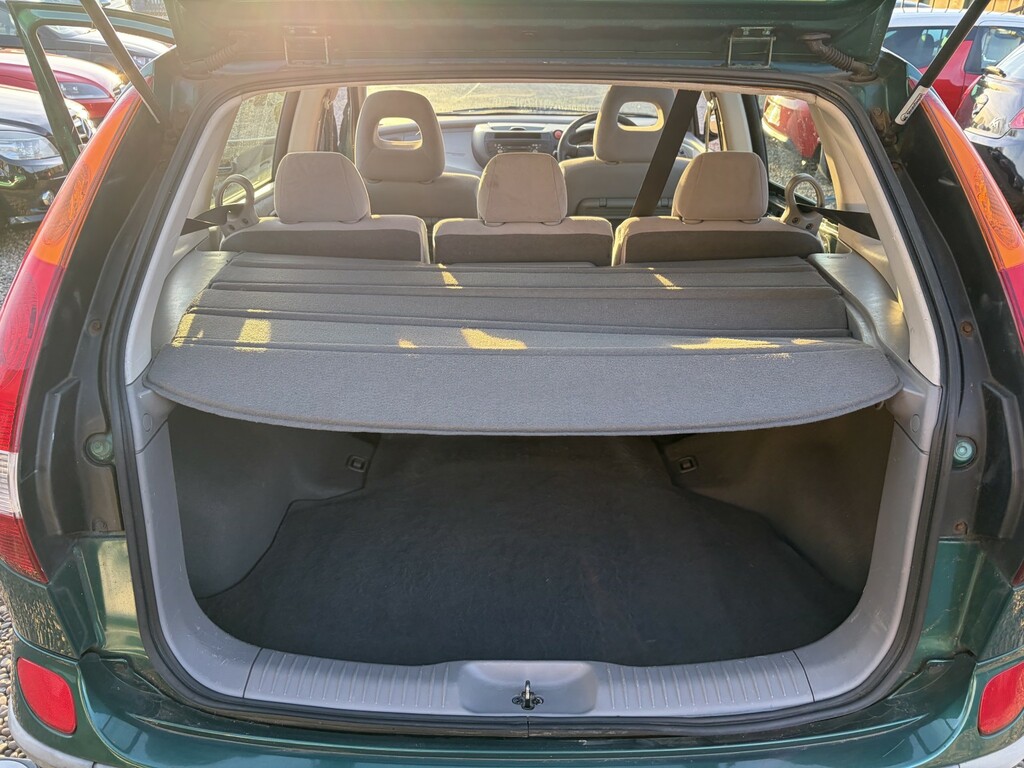 Nissan Almera Tino 1.8 Se Grey #16