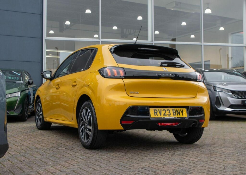 Peugeot 208 1.2 Puretech Allure Premium Euro 6 S S RV23BNY Yellow #4