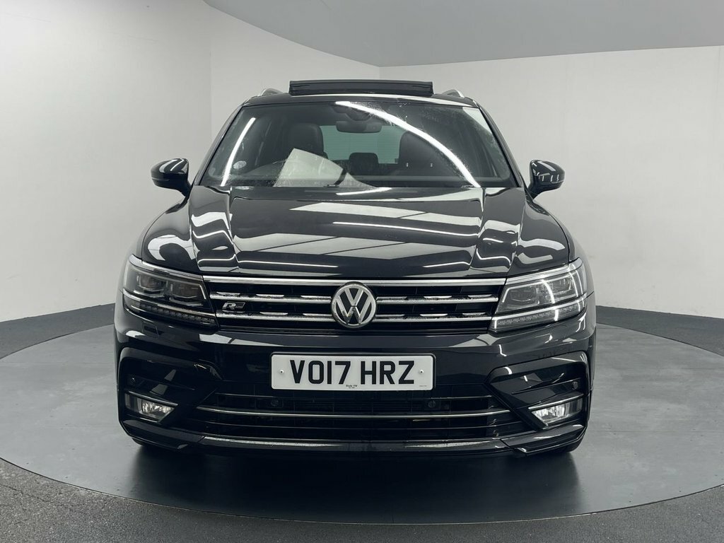 Volkswagen Tiguan 2L R-line VO17HRZ Black #4