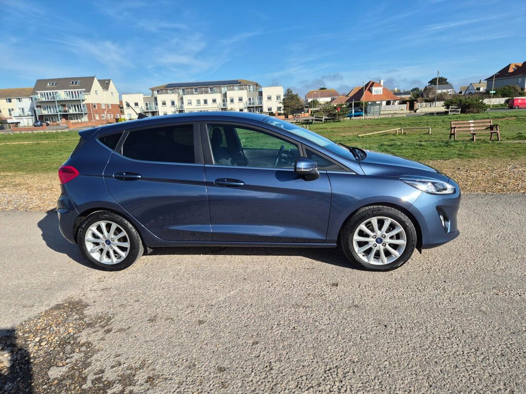 Ford Fiesta Titanium 5-Door Blue