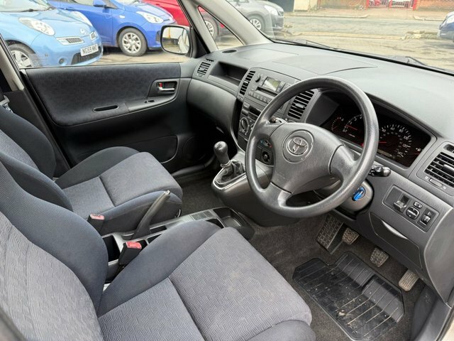Toyota Corolla Verso Corolla Verso T3 D4d Green #6