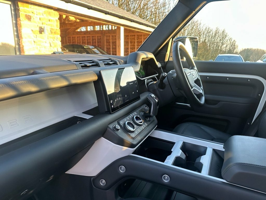 Land Rover Defender 110 3L X-dynamic Hse YK25EAG White #2