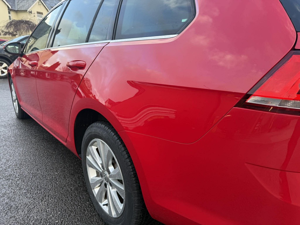 Volkswagen Golf 1.2 Tsi Bluemotion Red #2