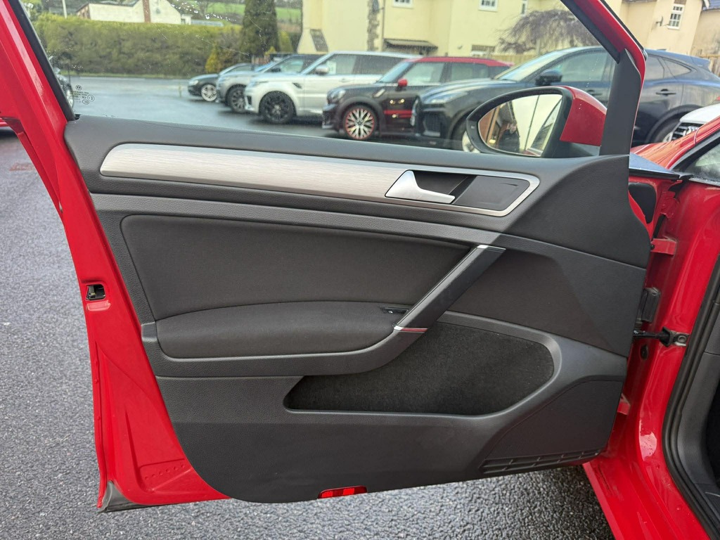 Volkswagen Golf 1.2 Tsi Bluemotion Red #3