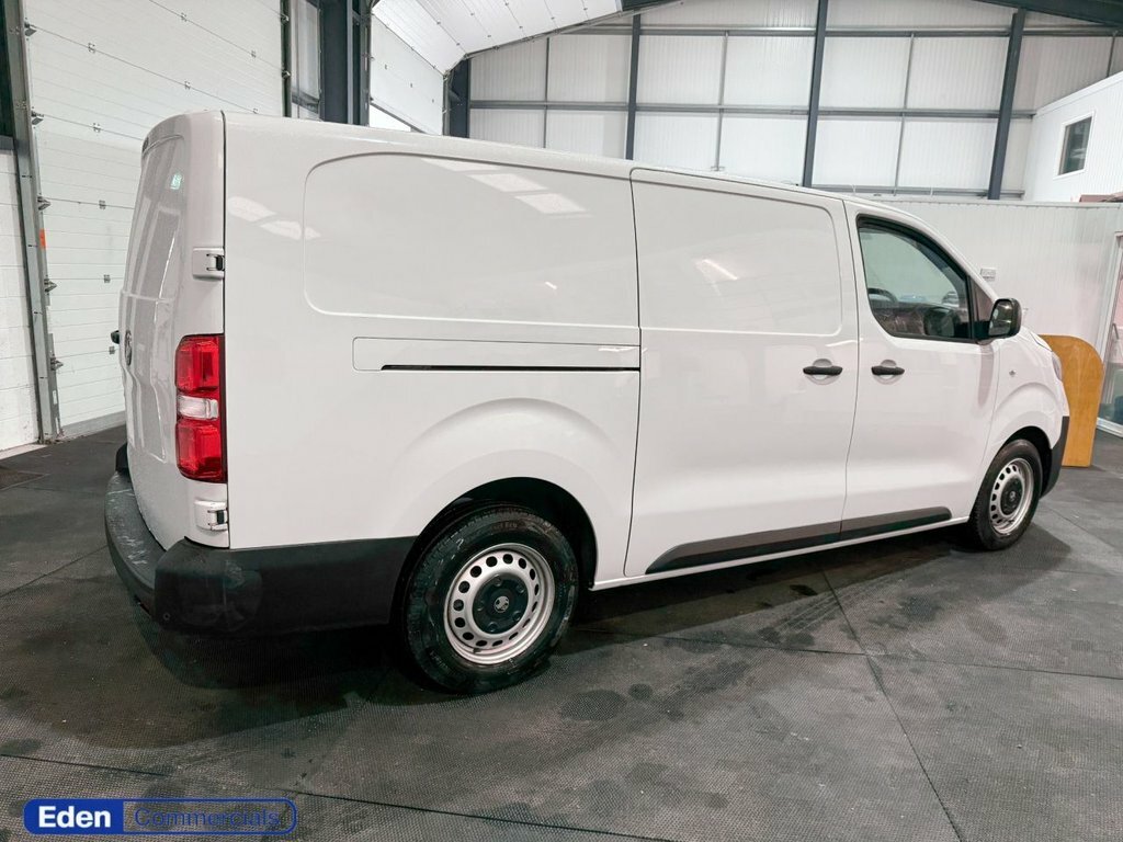 Vauxhall Vivaro 2L Prime 6Dr DS24LFO White #5