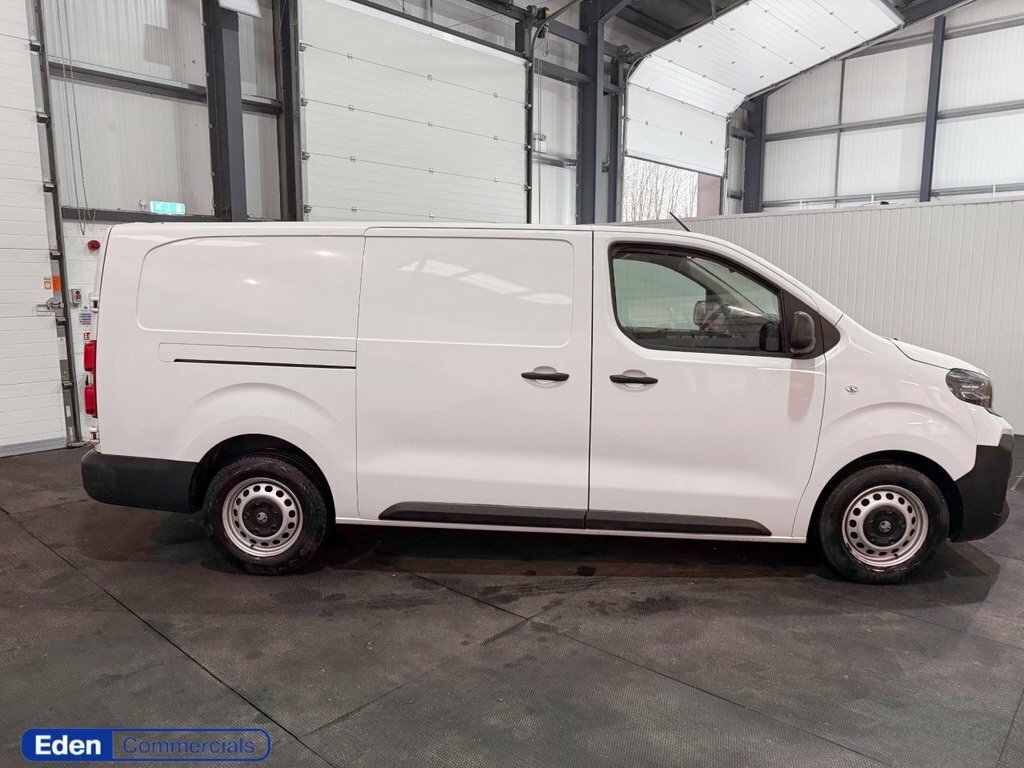 Vauxhall Vivaro 2L Prime 6Dr DS24LFO White #2