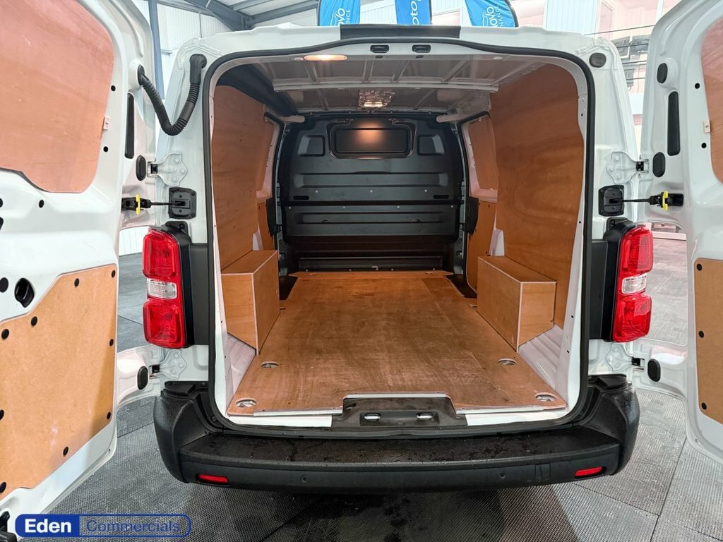 Vauxhall Vivaro 2L Prime 6Dr DS24LFO White #4