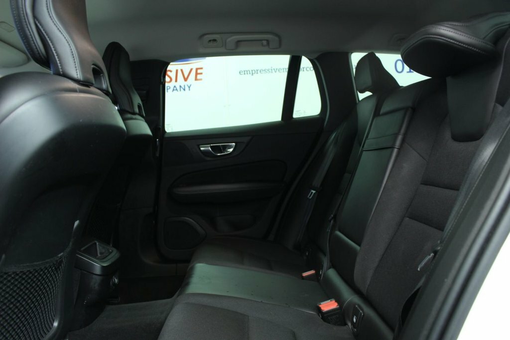 Volvo V60 2L Momentum YX19HYZ White #6