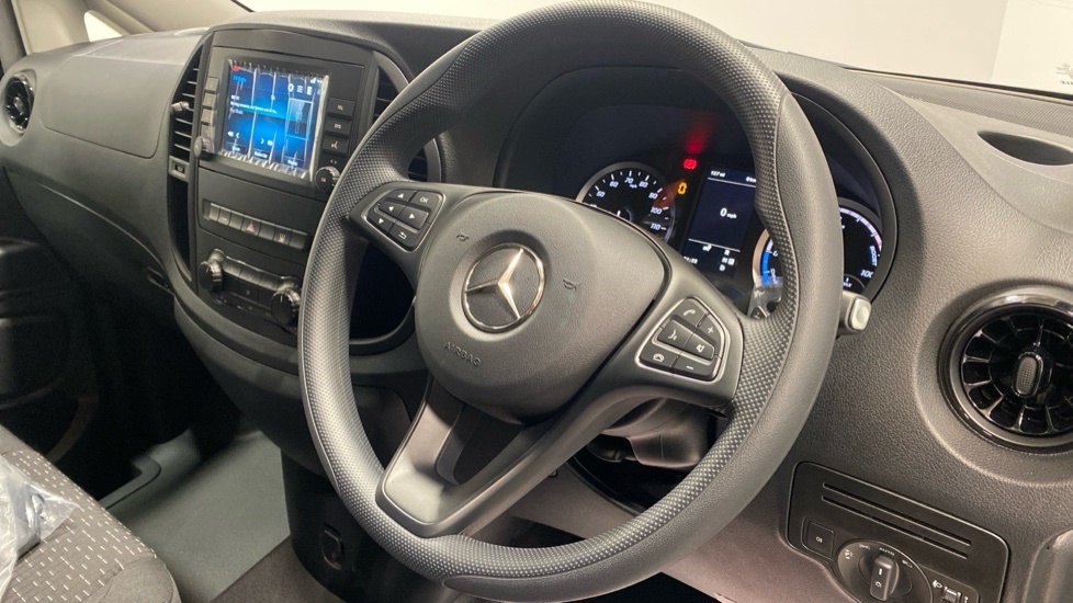 Mercedes-Benz eVito 66 Progressive L2 White #4