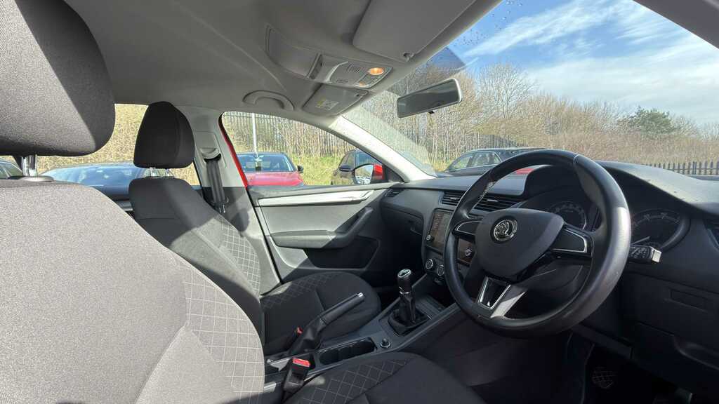 Skoda Octavia 1.6 Tdi Cr S 2019 Red #3