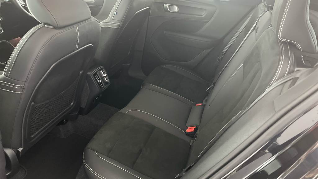 Volvo XC40 Black Edition Ultra, B4 Mild Hybrid, RA74CTV Black #6