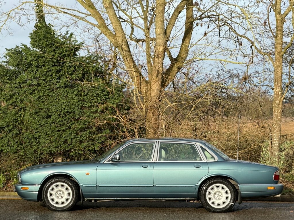 Jaguar XJ 4L Null Blue #4