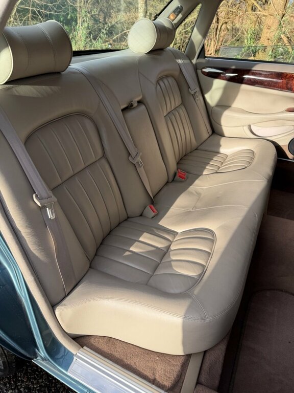 Jaguar XJ 3.2 Executive Red #10