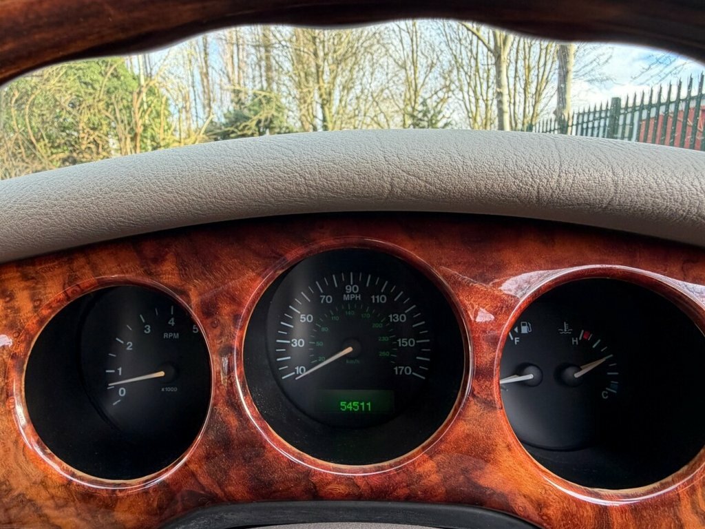 Jaguar XJ 3.2 Executive Red #16