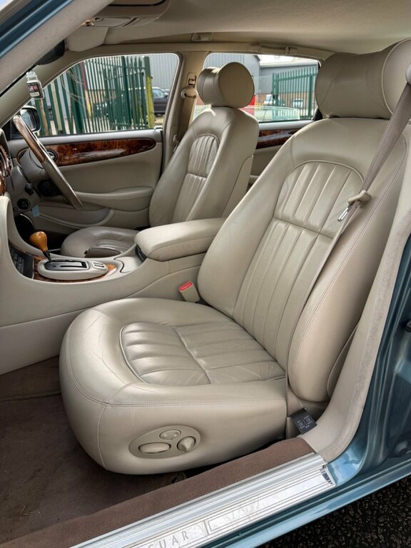 Jaguar XJ 3.2 Executive Red #13