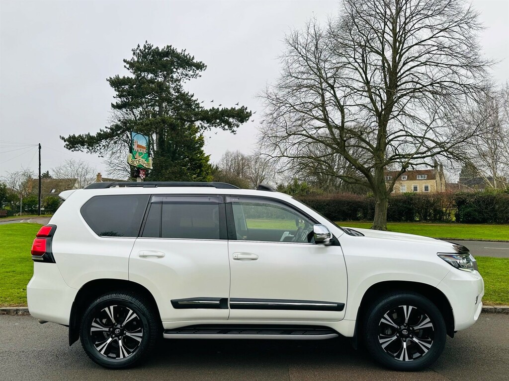 Toyota Land Cruiser 2.8D Invincible 4Wd Euro 6 7 Seat White #2