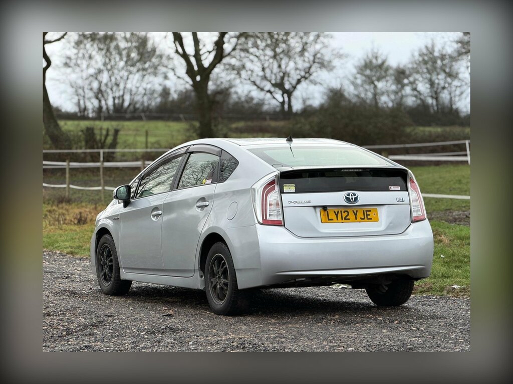 Toyota Prius 1.5 Cvt Silver #4