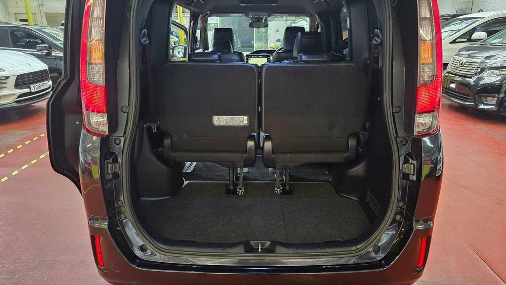 Toyota Voxy Mpv Esquire Hybrid Gi Black Edition 201666 Black #25