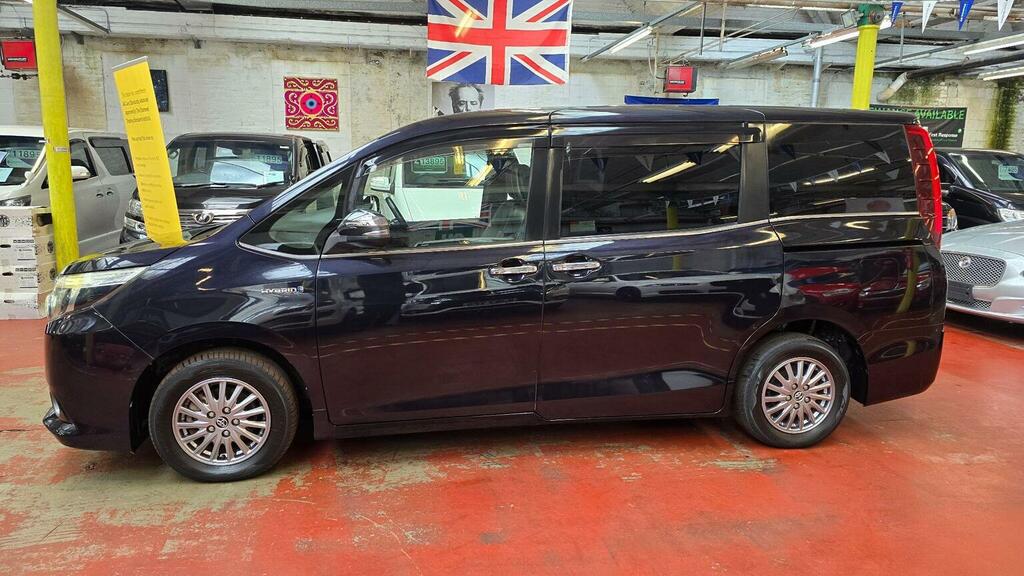 Toyota Voxy Mpv Esquire Hybrid Gi Black Edition 201666 Black #30